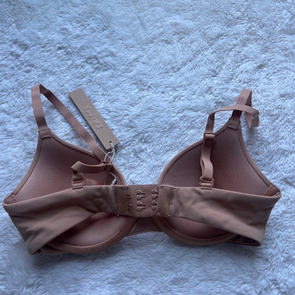 SKIMS Fits Everybody T-Shirt Bra Ochre Underwire Padded BA-DEM-9221 Size 30B NEW - Picture 5 of 12